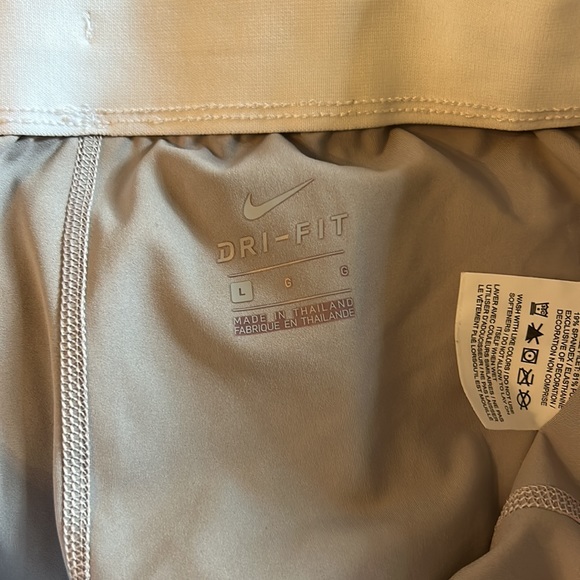 Nike shorts w built in spandex - Picture 4 of 5
